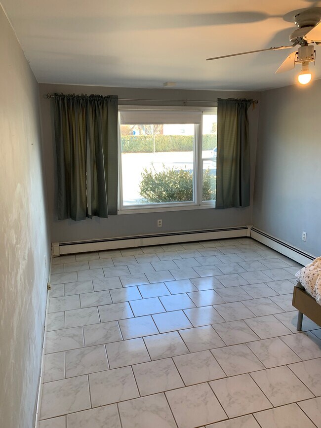 874 Seamans Neck Rd Unit 1, Seaford, NY 11783 Apartments in Seaford