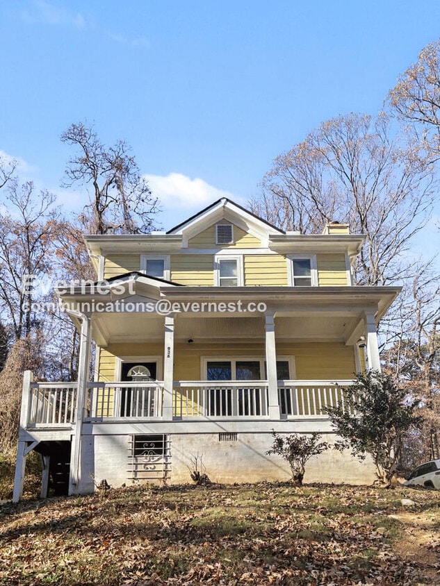 3 Bed, 2.5 Bath Home with Off-Street Parking / Pet-Friendly / Available Now! - 3 Bed, 2.5 Bath Home with Off-Street Parking / Pet-Friendly / Available Now!