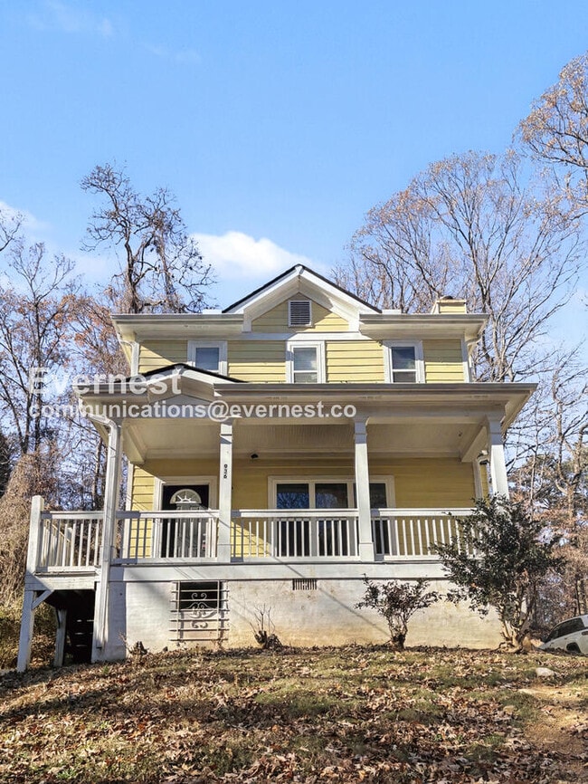 3 Bed, 2.5 Bath Home with Off-Street Parking / Pet-Friendly / Available Now! - 3 Bed, 2.5 Bath Home with Off-Street Parking / Pet-Friendly / Available Now!