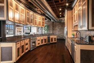 Building Photo - 3041 Olive St