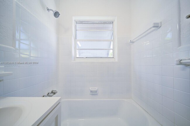 Foto del edificio - 1054 NW 111th St