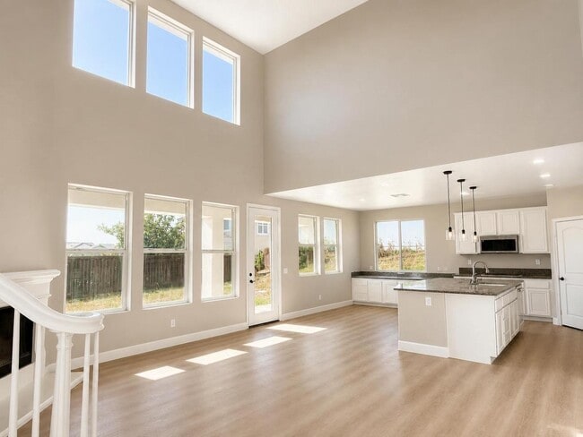 Building Photo - 1533 Willow Pl