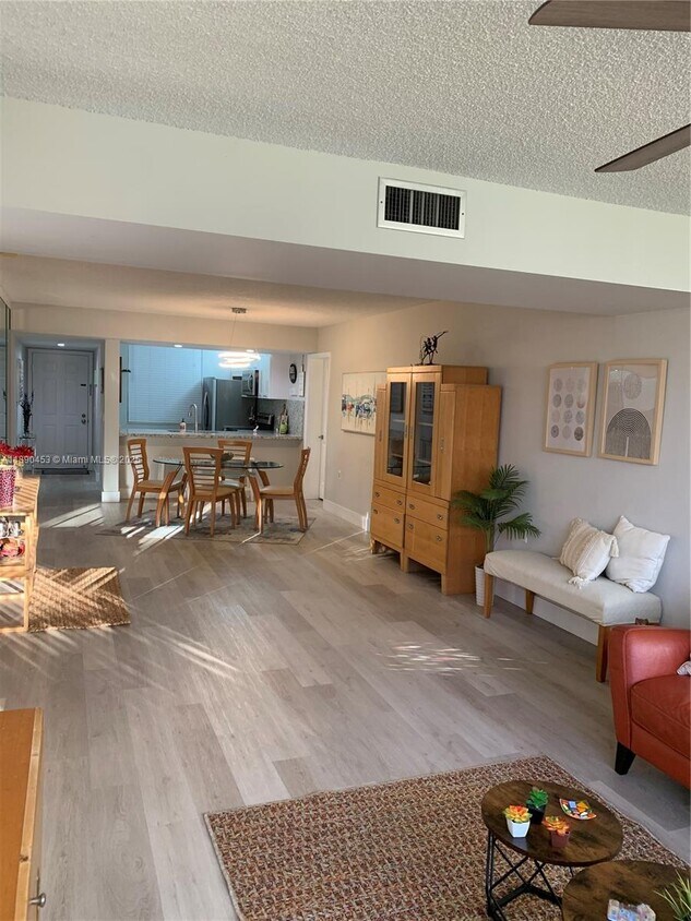 Primary Photo - 1709 Whitehall Dr