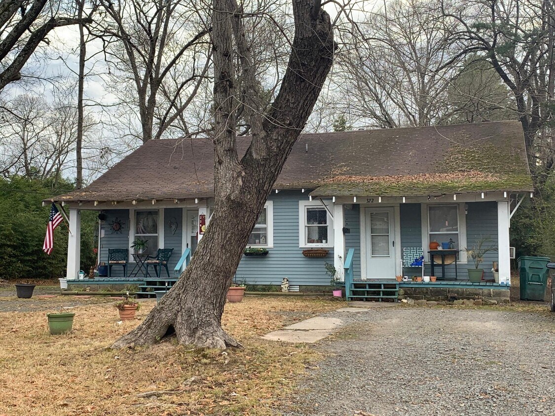 Primary Photo - 322 Ash St