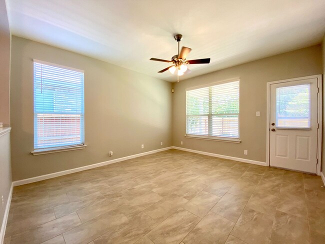 Building Photo - 3 Bedroom/2 Bath Arbor At Sonoma Ranch Sub...