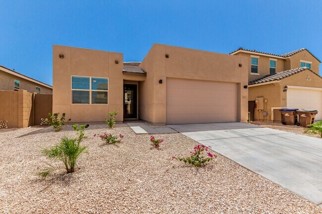 Building Photo - 3 bed/2 bath home in the BRAND NEW Pinnacl...