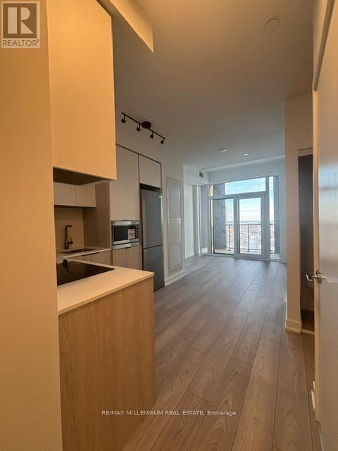 Building Photo - 1007 The Queensway