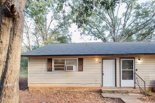 Building Photo - 1013 W Slaton Ave