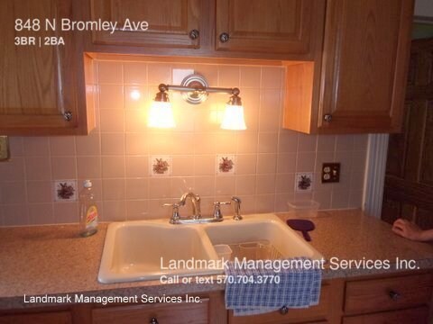 Building Photo - 848 N Bromley Ave
