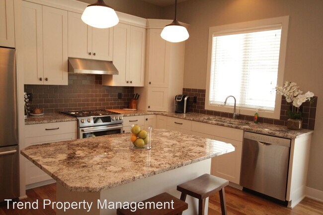 Building Photo - 4 br, 3.5 bath House - 4033 Cameo Place NE
