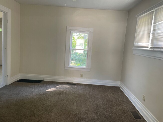 Building Photo - Large Single Family Home near Downtown Dayton