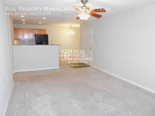 Building Photo - Spacious 2BR/2BA off Battleground in Cotsw...