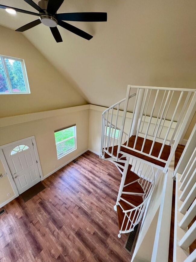 Building Photo - Fully Remodeled 1 BD + Loft