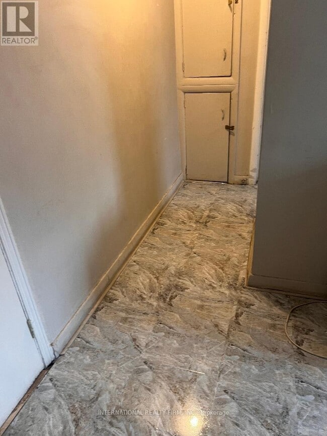 Photo du bâtiment - 2034 Weston Rd