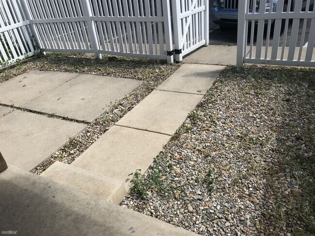 Foto del edificio - 2 br, 1.5 bath Townhome - Longfellow Townh...