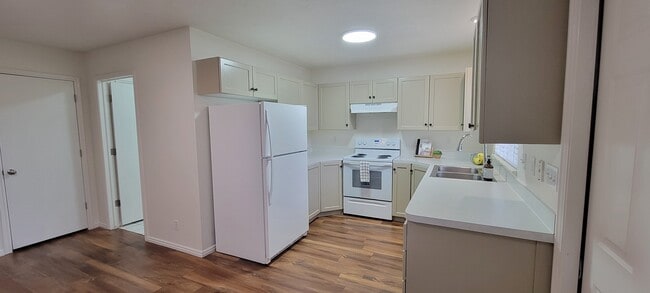 Building Photo - 545 W 600 N