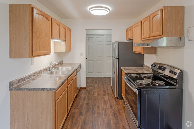 1BR, 1BA - 750 SF - Highland Village Apartments