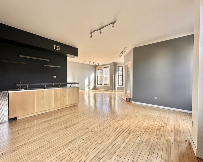 Building Photo - 108 W Wells St