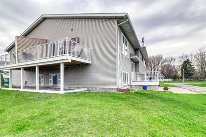 Building Photo - 19 Prairiewood Xing S