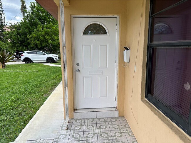 Foto del edificio - 1770 NE 148th St