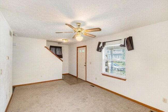 Building Photo - 528 Avon St