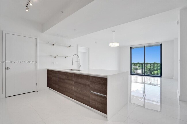 Foto del edificio - 301 Altara Ave