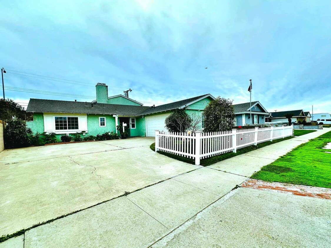 Foto principal - 6872 Anthony Ave