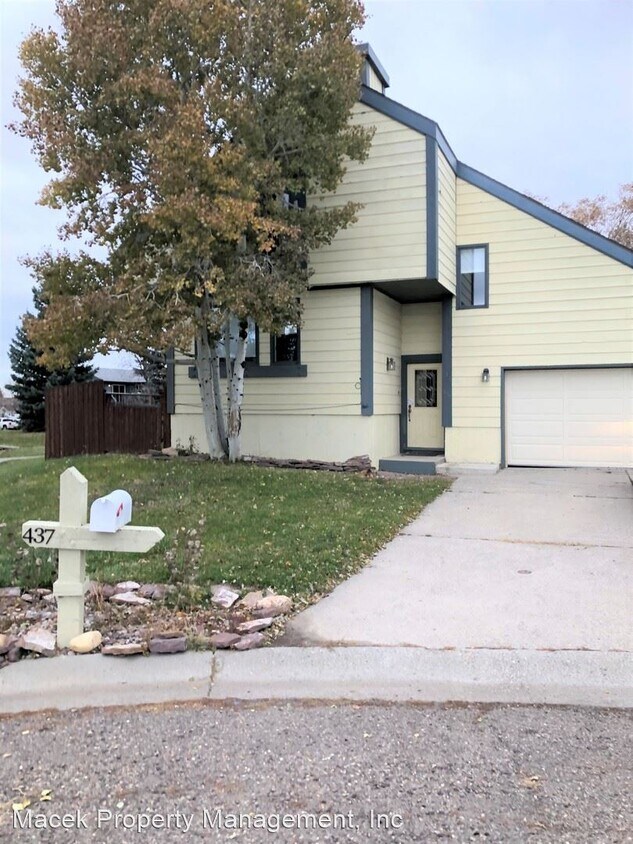 3 br, 3 bath House 437 Deerfield Court House Rental in Great Falls