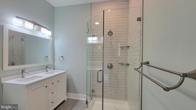 Building Photo - 275 Yardley Ave