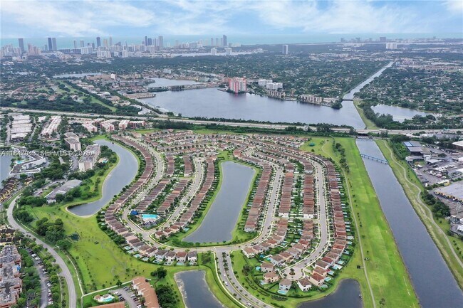 Foto del edificio - 673 NE 191st St