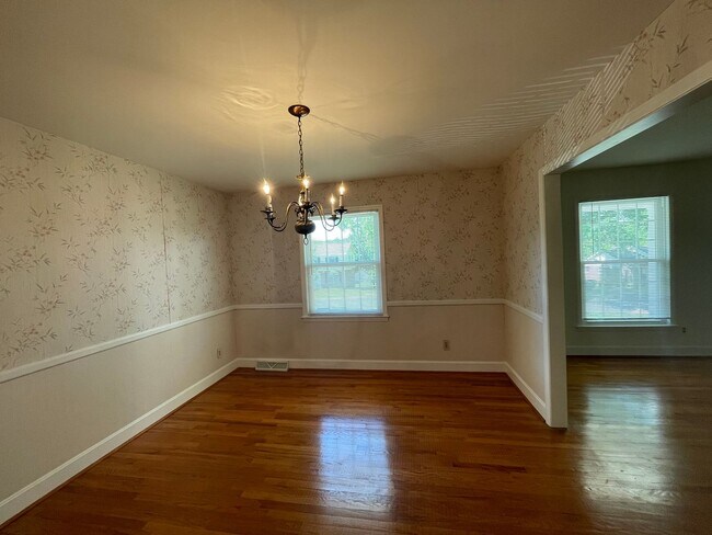 Foto del edificio - 7327 Meadowdale Ln