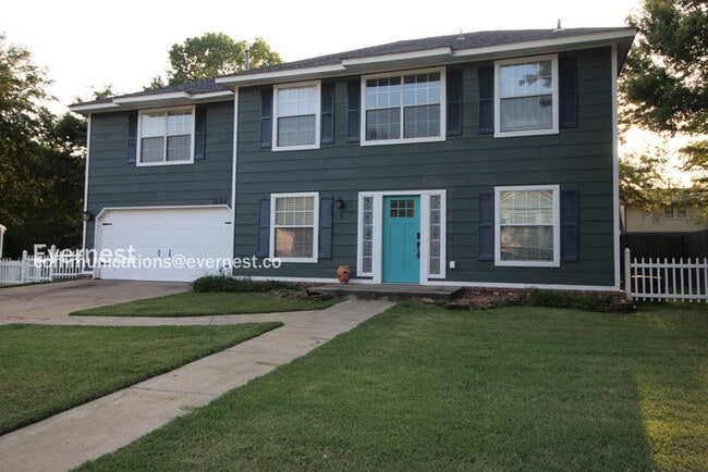 Building Photo - 1604 S Kalanchoe Ave W