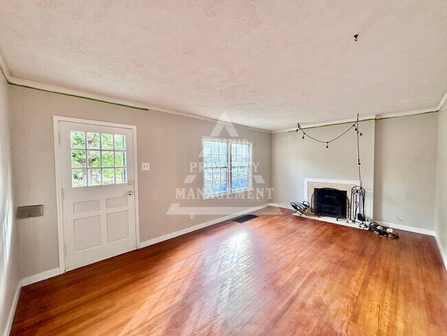 Building Photo - 1409 E Redondo Ave