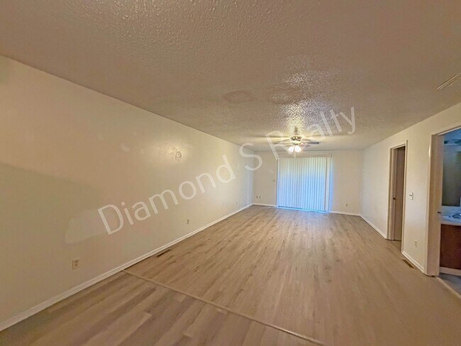 Foto del edificio - 2335 W Farm Rd 164