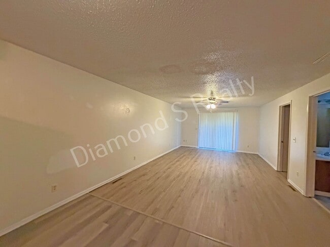 Building Photo - 2335 W Farm Rd 164
