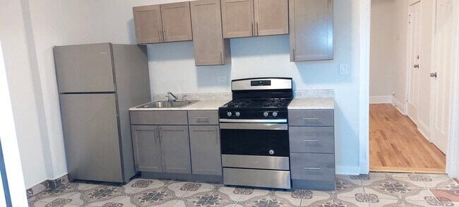 Foto del edificio - 1255 N Harding Ave