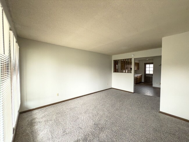 Foto del edificio - 2447-2447 E Heying Dr