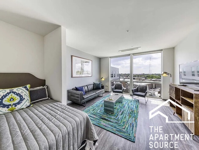 Photo - 2340 N California Ave Apartment