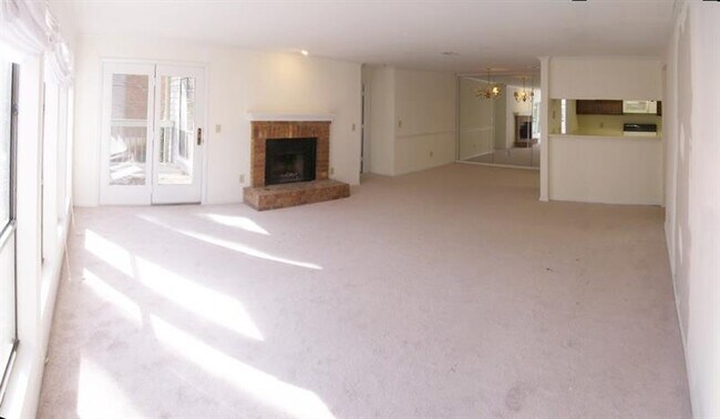 Foto del edificio - 423 Warm Springs Cir