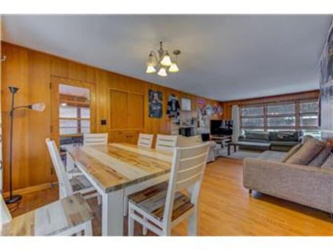 Building Photo - 812 Greenvale Ave W