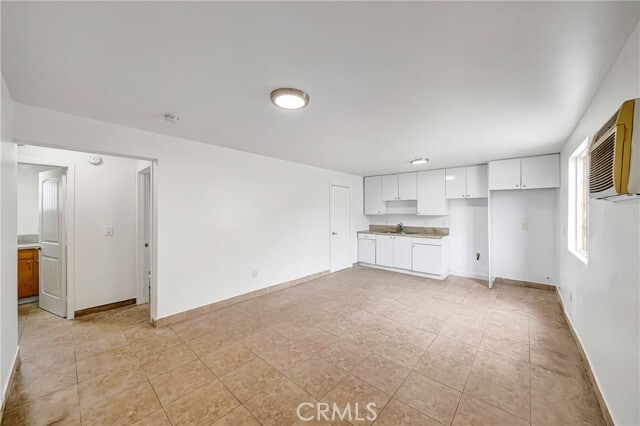 Building Photo - 6827 Simpson Ave