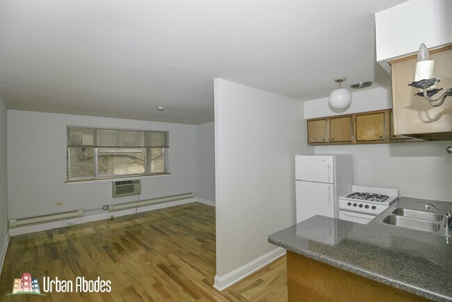 Foto del edificio - 648 W Wrightwood Ave