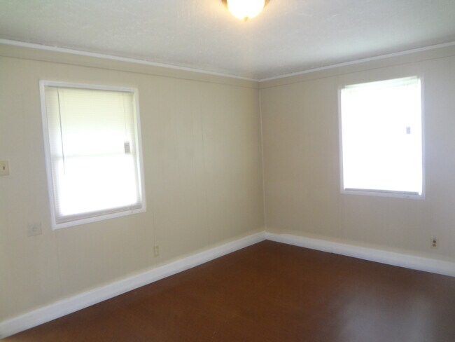 Foto del edificio - First Month Free on a 18-Month Lease!!