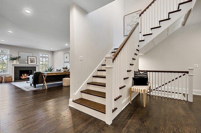 Foto del edificio - 6122 Flagg Creek Ln