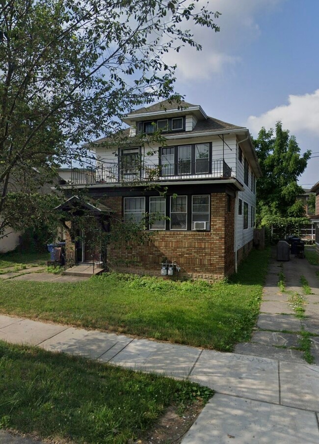 Building Photo - 137 Lasalle Ave