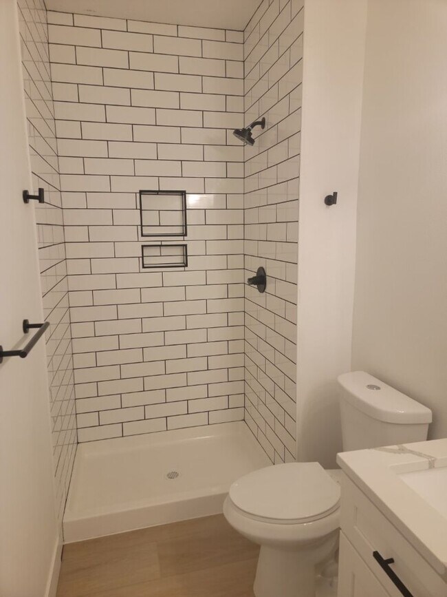 Building Photo - Brand New 4 Bed 3 Bath Modern Farmhouse St...