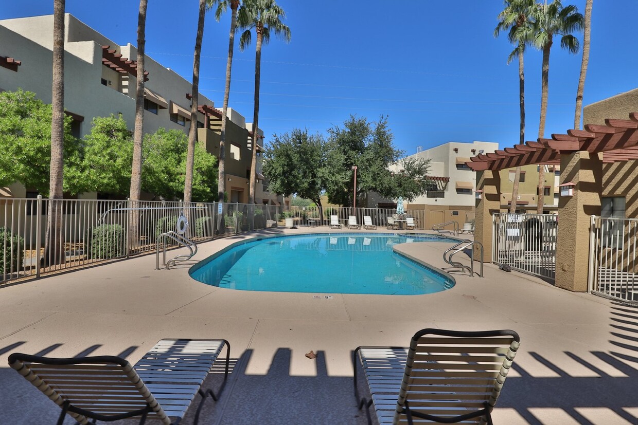 Foto principal - Charming 2 Bed, 2 Bath Phoenix Condo - Per...