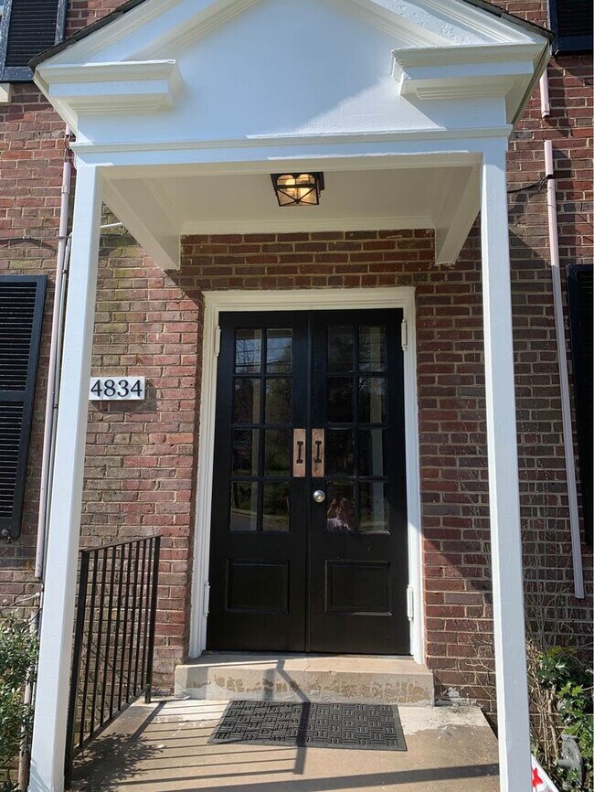 Foto del edificio - 4834 Reservoir Rd NW