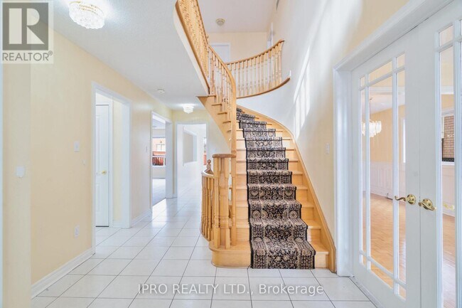 Building Photo - 285 Fernforest Dr