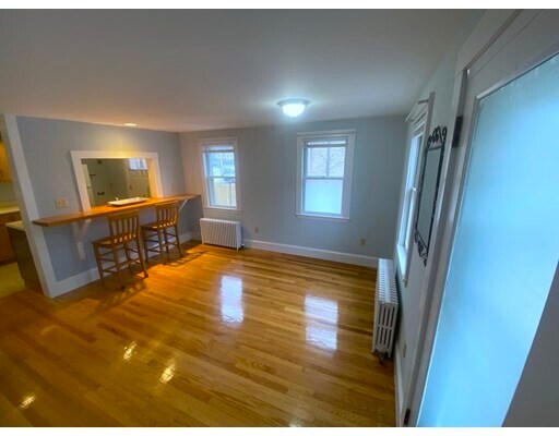 Primary Photo - 164 Gardner St